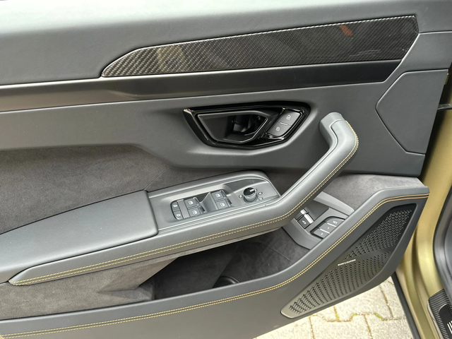 Lamborghini Urus SE - автомобили, коли, обяви за нови и употребявани 12