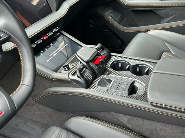 Lamborghini Urus SE - автомобили, коли, обяви за нови и употребявани 13