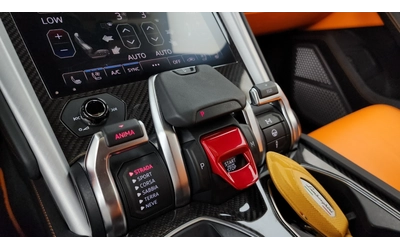 Lamborghini Urus 4.0 V8 - автомобили, коли, обяви за нови и употребявани 13