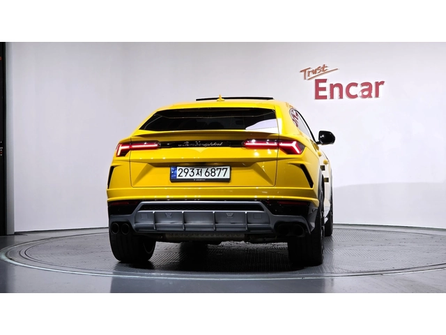 Lamborghini Urus 4.0 V8 - автомобили, коли, обяви за нови и употребявани 3