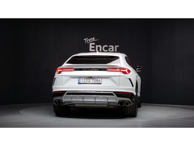Lamborghini Urus 4.0 V8 - автомобили, коли, обяви за нови и употребявани 3
