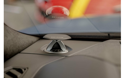 Lamborghini URUS SE/Akrapovic/Bang&Olufsen/Керамика/Карбон/Premium Edition - автомобили, коли, обяви за нови и употребявани 13