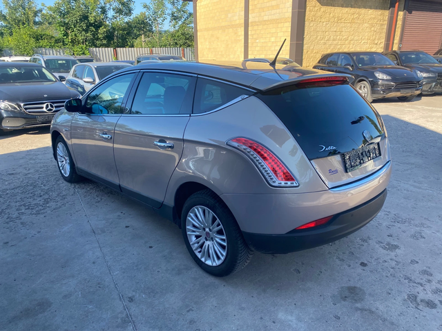 Lancia Delta 1.6 m-jet - автомобили, коли, обяви за нови и употребявани 6