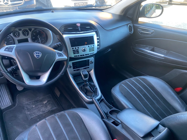 Lancia Delta 1.6 m-jet - автомобили, коли, обяви за нови и употребявани 9