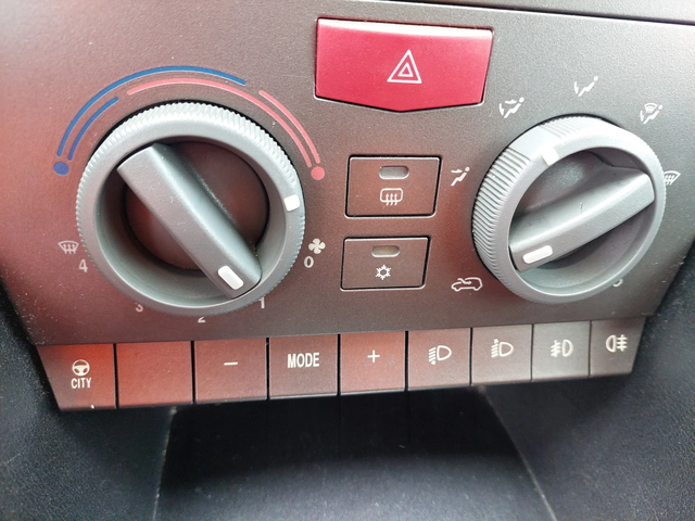 Lancia Ypsilon 1, 2i 60ps KLIMA - автомобили, коли, обяви за нови и употребявани 11