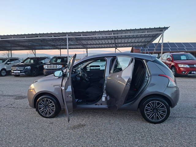 Lancia Ypsilon 1, 2 i Gpl - автомобили, коли, обяви за нови и употребявани 8