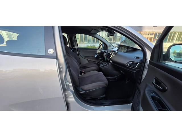 Lancia Ypsilon 1.2i 70k.c EURO 5B ITALIA - автомобили, коли, обяви за нови и употребявани 11