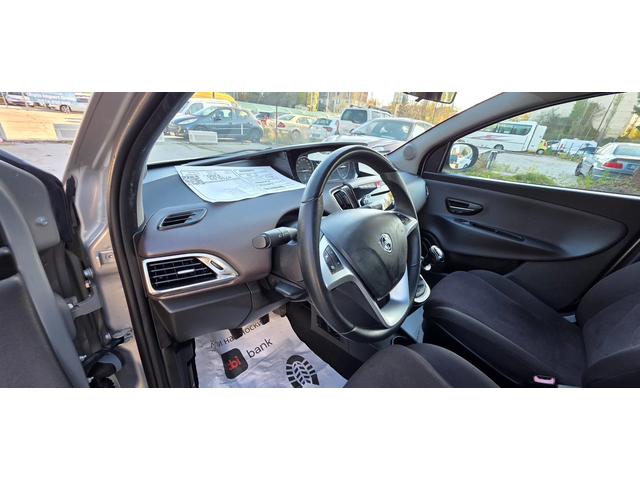 Lancia Ypsilon 1.2i 70k.c EURO 5B ITALIA - автомобили, коли, обяви за нови и употребявани 7