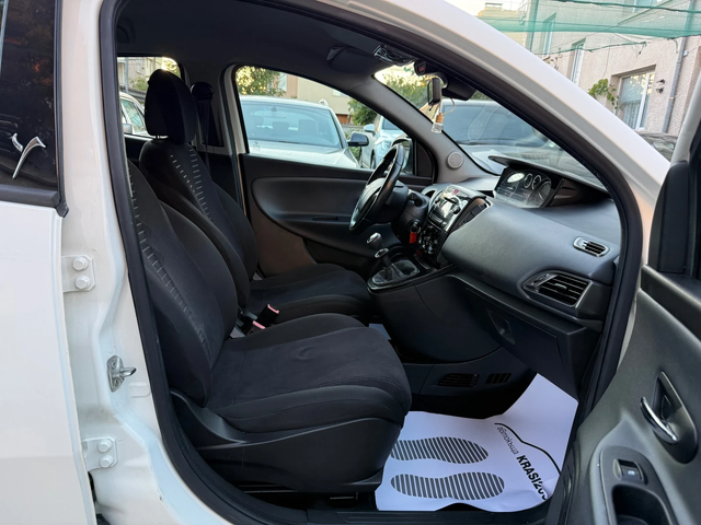 Lancia Ypsilon 1.2I - автомобили, коли, обяви за нови и употребявани 12