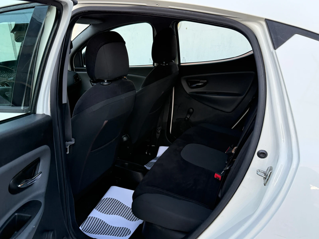 Lancia Ypsilon 1.2I - автомобили, коли, обяви за нови и употребявани 14