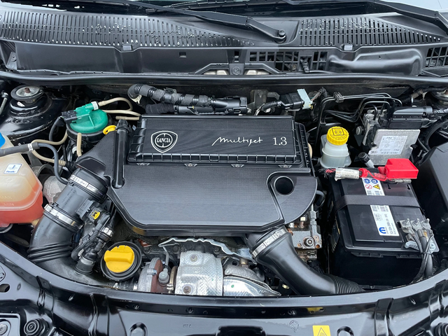 Lancia Ypsilon 1.3-M-jet-U-N-Y-C-A - автомобили, коли, обяви за нови и употребявани 11