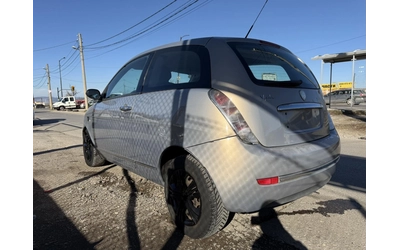 lancia-ypsilon - 2