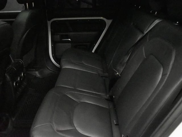 Land Rover Defender 110 V8 AWD / Finance at 4.99% 4x4 - автомобили, коли, обяви за нови и употребявани 13