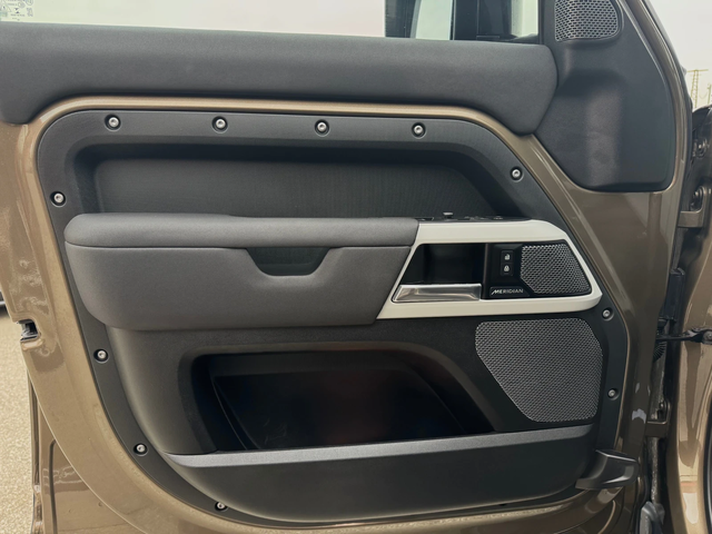 Land Rover Defender 110-FIRST EDITION-KEYLESS-ПАНОРАМА-КАМЕРИ-FULL - автомобили, коли, обяви за нови и употребявани 7