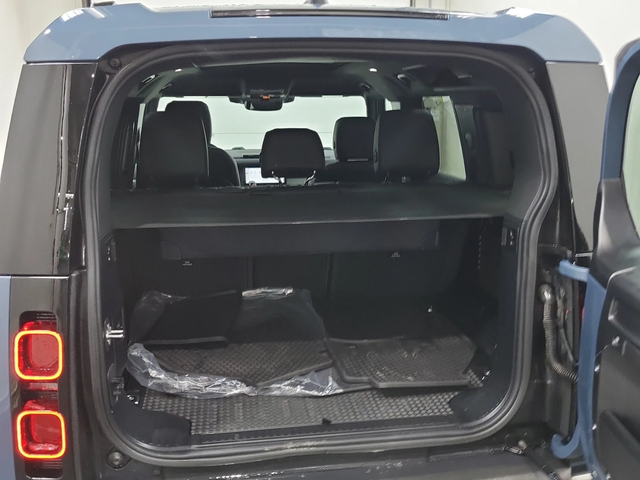 Land Rover Defender 110 X-Dynamic SE AWD - автомобили, коли, обяви за нови и употребявани 11