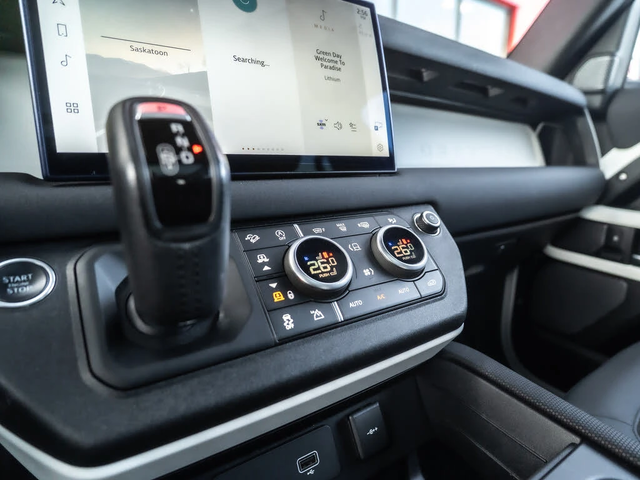 Land Rover Defender 110-X DYNAMIC SE AWD - автомобили, коли, обяви за нови и употребявани 14