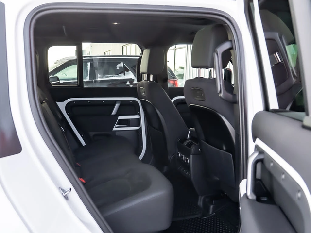 Land Rover Defender 110-X DYNAMIC SE AWD - автомобили, коли, обяви за нови и употребявани 7