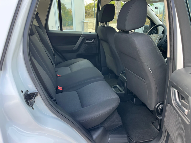 Land Rover Freelander 2.2d - автомобили, коли, обяви за нови и употребявани 12