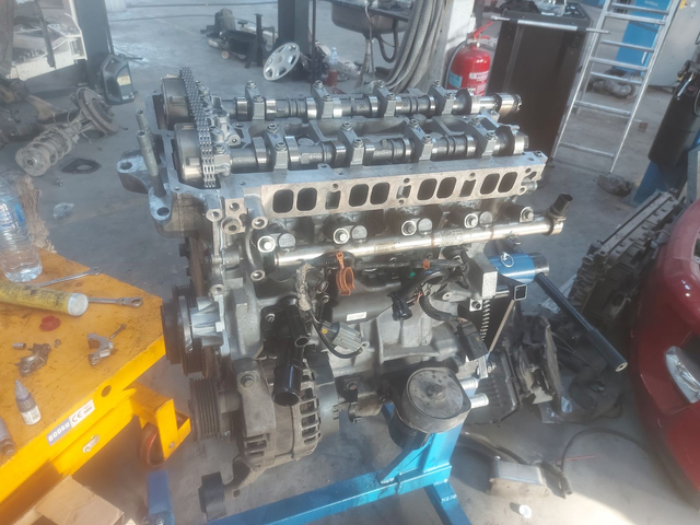 Land Rover Range Rover Evoque 2.0 Dynamic Si4 Cupe 245к.с. - автомобили, коли, обяви за нови и употребявани 11