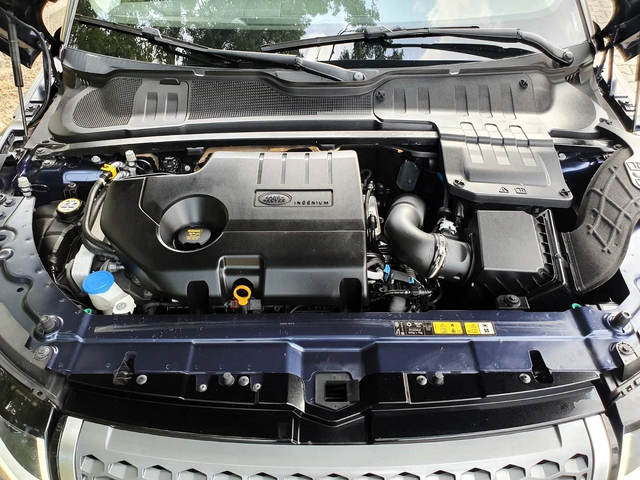 Land Rover Range Rover Evoque 2.0td4/150/4x4/SE - автомобили, коли, обяви за нови и употребявани 14