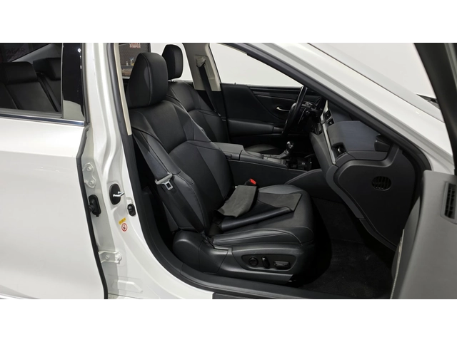 Lexus ES 300 Supreme - автомобили, коли, обяви за нови и употребявани 6