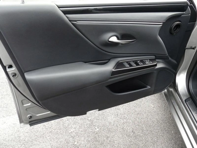 Lexus ES 300h - автомобили, коли, обяви за нови и употребявани 13