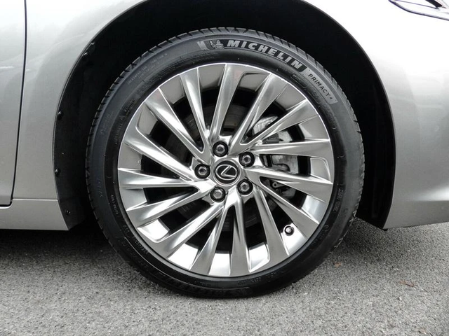 Lexus ES 300h - автомобили, коли, обяви за нови и употребявани 2