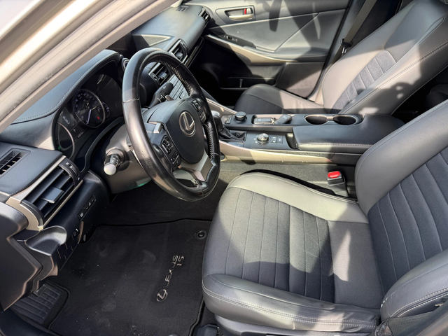 Lexus IS 300 2.5 HYBRID - автомобили, коли, обяви за нови и употребявани 10