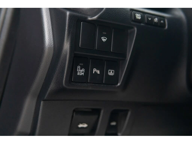 Lexus IS 300 - автомобили, коли, обяви за нови и употребявани 13