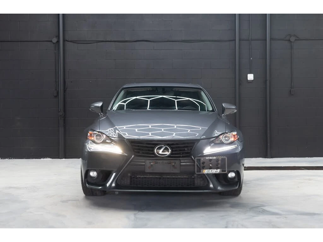 Lexus IS 300 - автомобили, коли, обяви за нови и употребявани 1