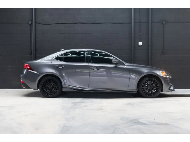 Lexus IS 300 - автомобили, коли, обяви за нови и употребявани 4