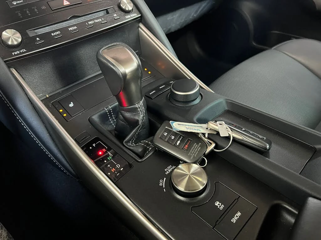 Lexus IS 300 * АвтоКредит * (ЦЕНА ДО БГ) - автомобили, коли, обяви за нови и употребявани 14