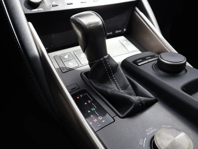 Lexus IS 300 AWD V6 CERTIFIED *LEXUS MAINTAIN*2nd WINTER* CAMERA NAV BLUETOOTH LEATHR HEATED SEATS SUNROOF CRUISE ALLOYS All Wheel Drive - автомобили, коли, обяви за нови и употребявани 18