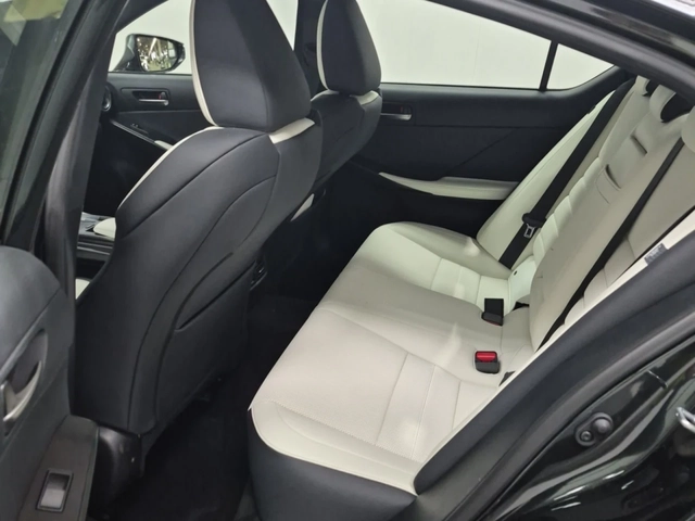 Lexus IS AWD 3.5L 6cyl - автомобили, коли, обяви за нови и употребявани 8