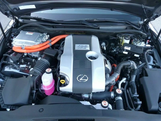 Lexus IS 300h Competition - автомобили, коли, обяви за нови и употребявани 6