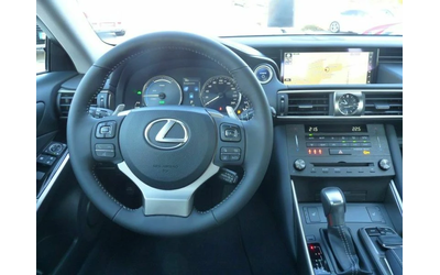 Lexus IS 300h Competition - автомобили, коли, обяви за нови и употребявани 8