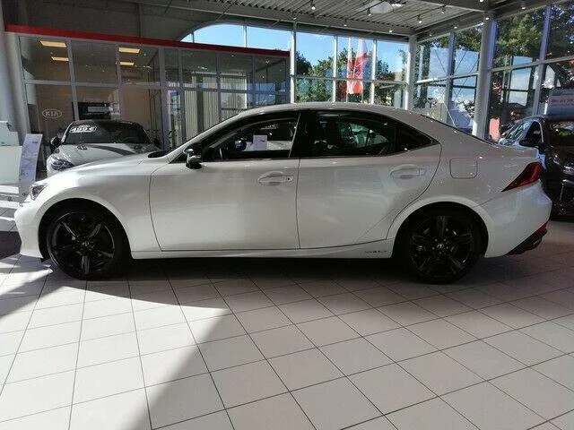 Lexus IS 300h Sport Line - автомобили, коли, обяви за нови и употребявани 1