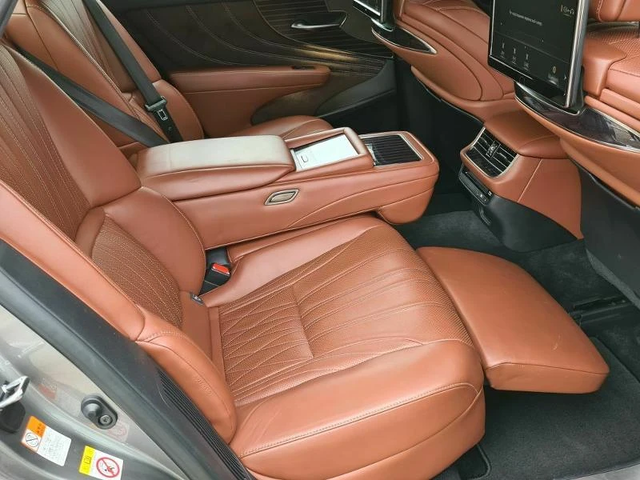 Lexus LS 500h AWD - автомобили, коли, обяви за нови и употребявани 8