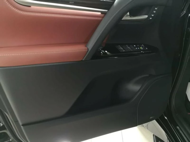 Lexus LX 450d - автомобили, коли, обяви за нови и употребявани 4