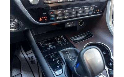 Lexus RX 2020 Lexus RX - автомобили, коли, обяви за нови и употребявани 11