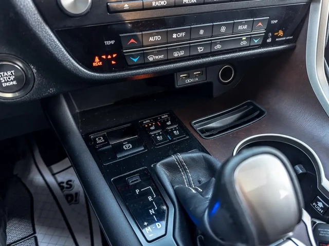 Lexus RX 2020 Lexus RX - автомобили, коли, обяви за нови и употребявани 11