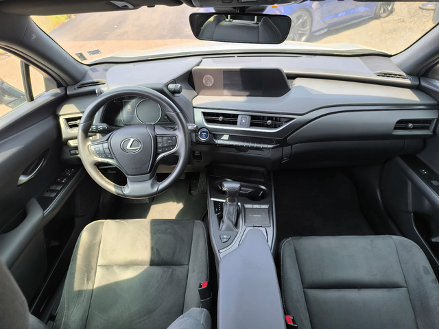 Lexus UX 250 Hybrid - автомобили, коли, обяви за нови и употребявани 10