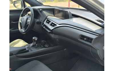 Lexus UX 250 Hybrid - автомобили, коли, обяви за нови и употребявани 11