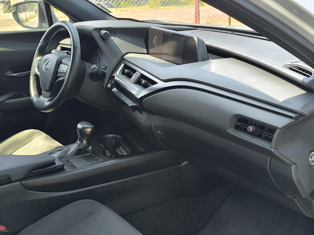 Lexus UX 250 Hybrid - автомобили, коли, обяви за нови и употребявани 11
