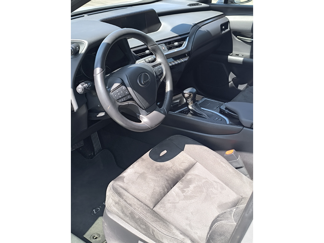 Lexus UX 250 Hybrid - автомобили, коли, обяви за нови и употребявани 9