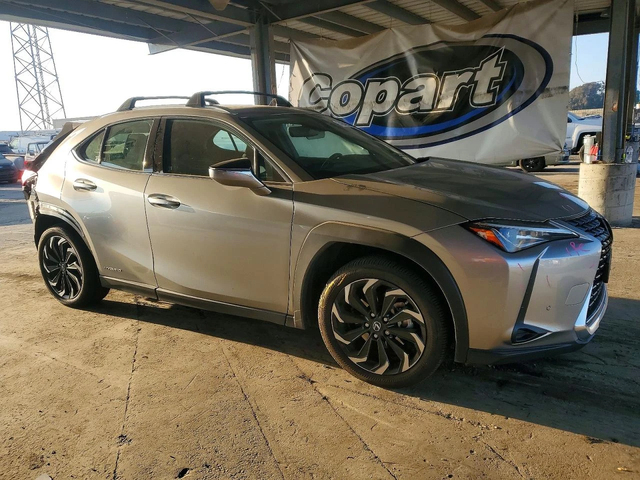 Lexus UX 250h ШИБИДАХ* ПОДГРЕВ* ОБДУХВАНЕ* КАМЕРА* МЪРТВА ТОЧКА - автомобили, коли, обяви за нови и употребявани 2