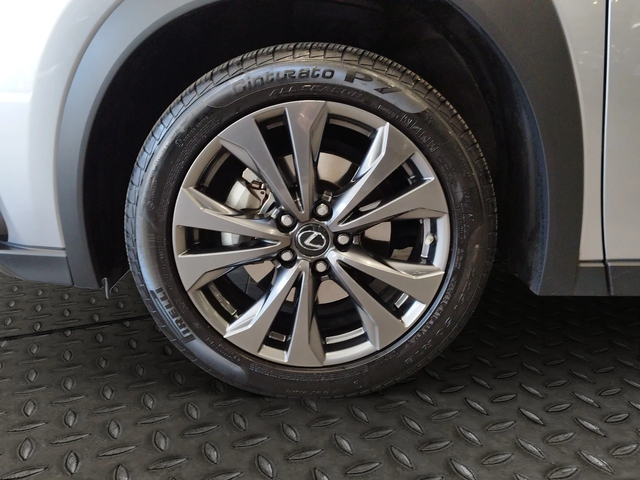 Lexus UX 250h F-sport AWD - автомобили, коли, обяви за нови и употребявани 12