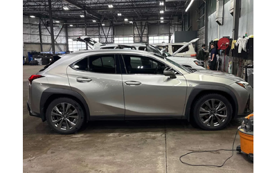 Lexus UX 250h * F SPORT * ПОДГРЕВИ * NAVI * ПАМЕТ - автомобили, коли, обяви за нови и употребявани 11