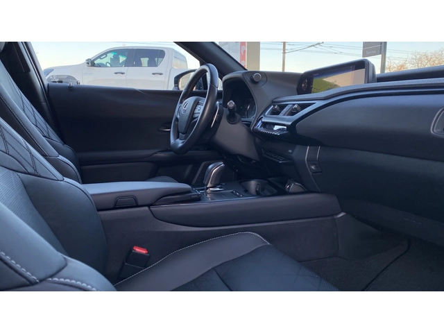 Lexus UX 300E - автомобили, коли, обяви за нови и употребявани 15