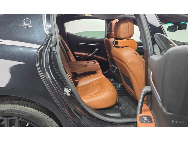 Maserati Ghibli 3.0 V6 / COGNAC INT / PANO / ЩОРИ - автомобили, коли, обяви за нови и употребявани 14